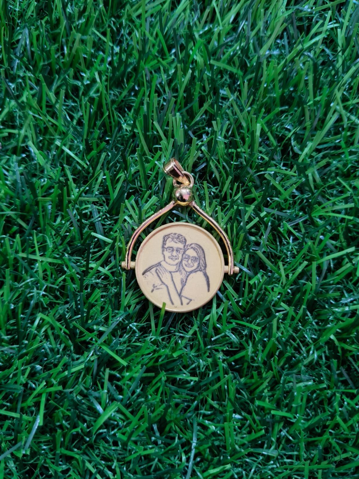 22K (916) Couple Photo & Couple Names Engraved Pendent (10 Gram)